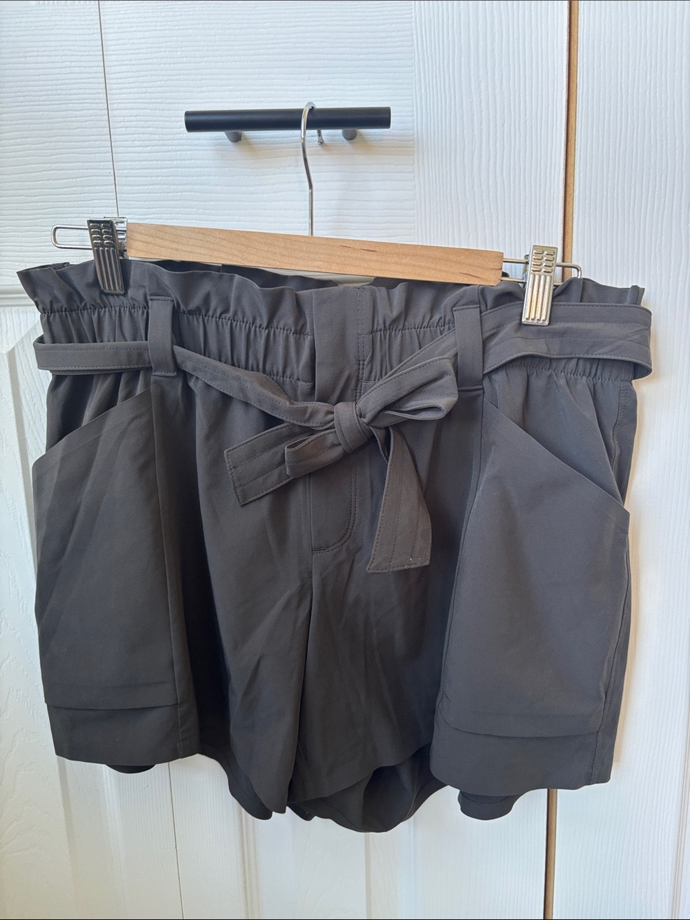Athleta High-Rise Tie-Waist Women's Shorts in Charcoal